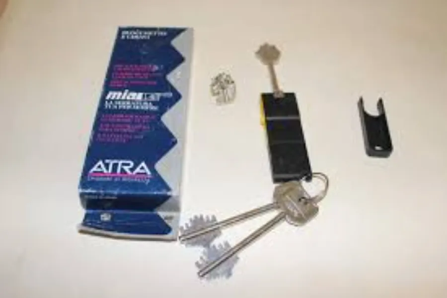 Caja de cilindro Atra de Dierre con sus llaves y accesorios