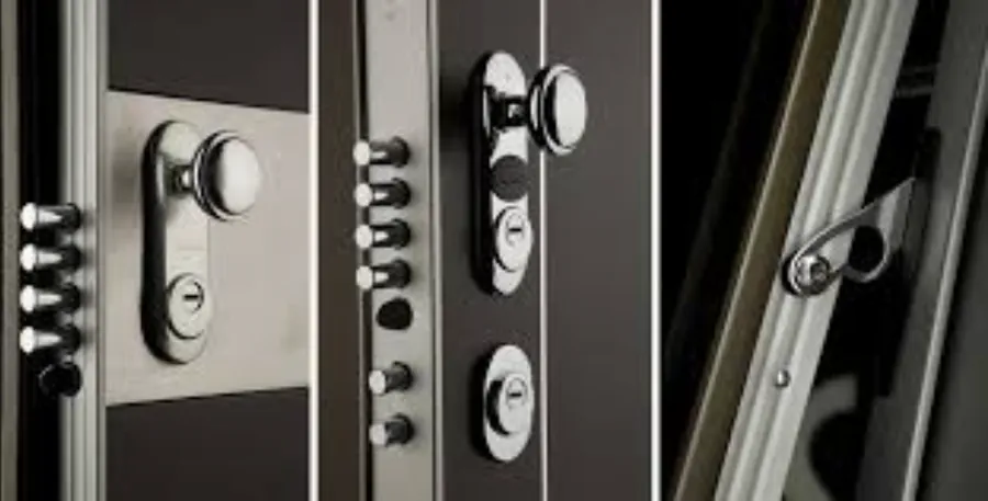 Canto de una puerta acorazada Dierre con los bulones de la cerradura multipunto a la vista